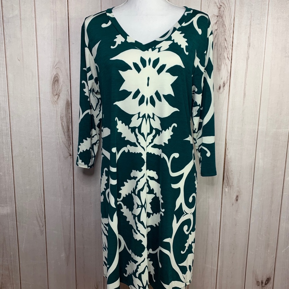 PLUS SIZE- The Corrine Tunic- green ivory tunic - Picture 5 of 9